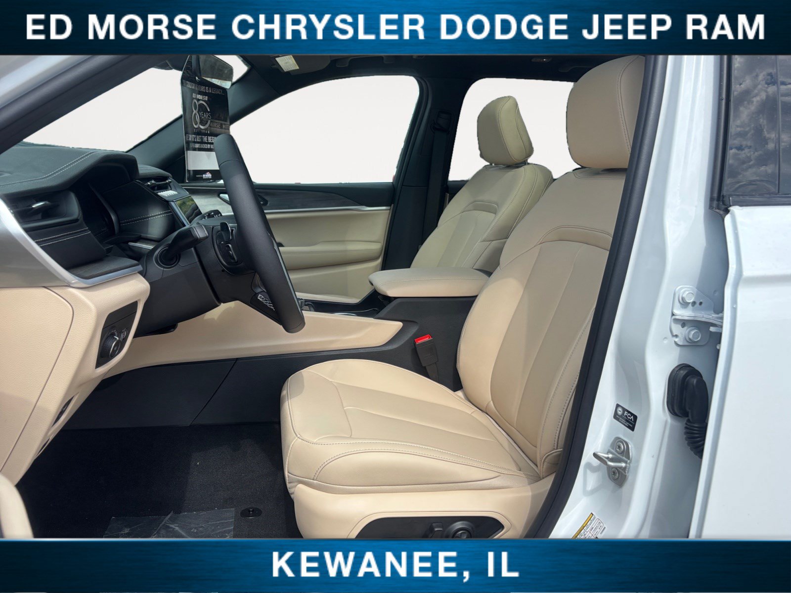 New 2026 Jeep Grand Cherokee Limited w/ Limited Altitude Package AWD/4WD image 9
