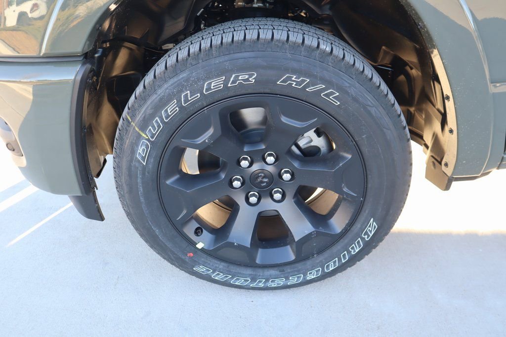 New 2026 RAM 1500 4x4 Crew Cab image 18