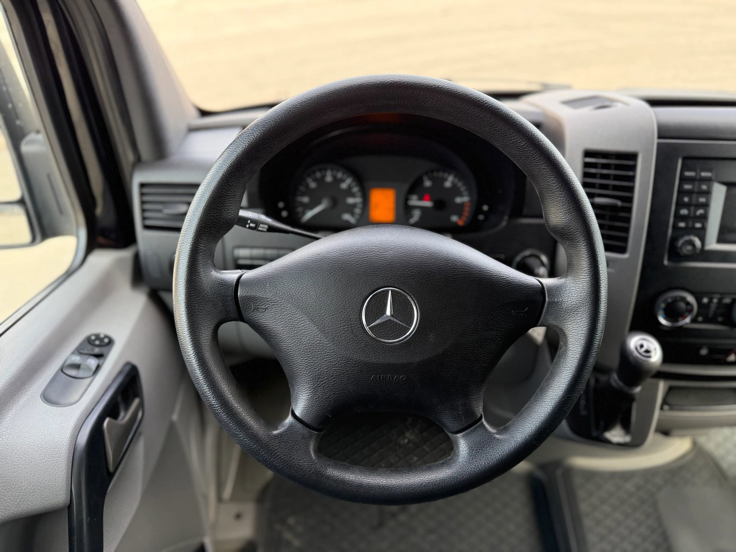 Used 2015 Mercedes-Benz Sprinter 2500 image 16