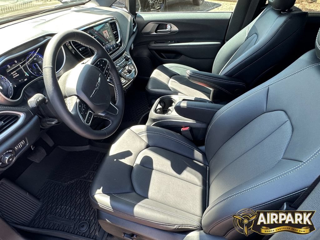 New 2025 Chrysler Pacifica Select FWD image 15
