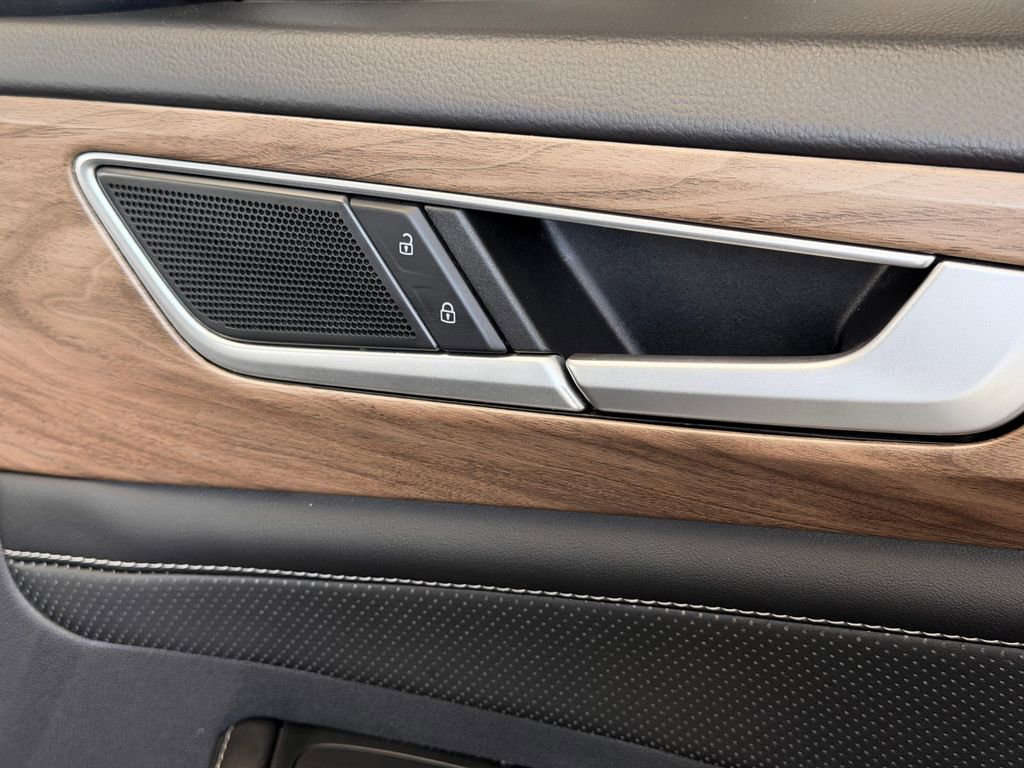 Used 2024 Volkswagen Atlas SE image 28