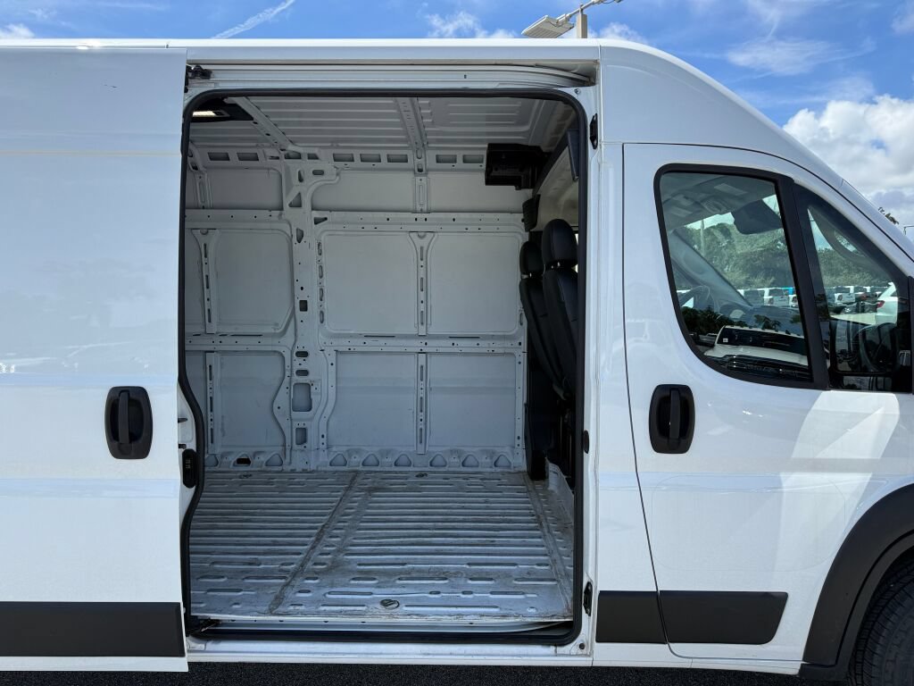 Used 2025 RAM ProMaster 2500 w/ Convenience Group FWD image 13