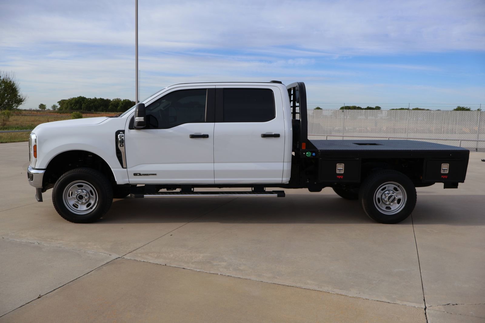Used 2024 Ford F350 XL w/ XL Chrome Package image 2