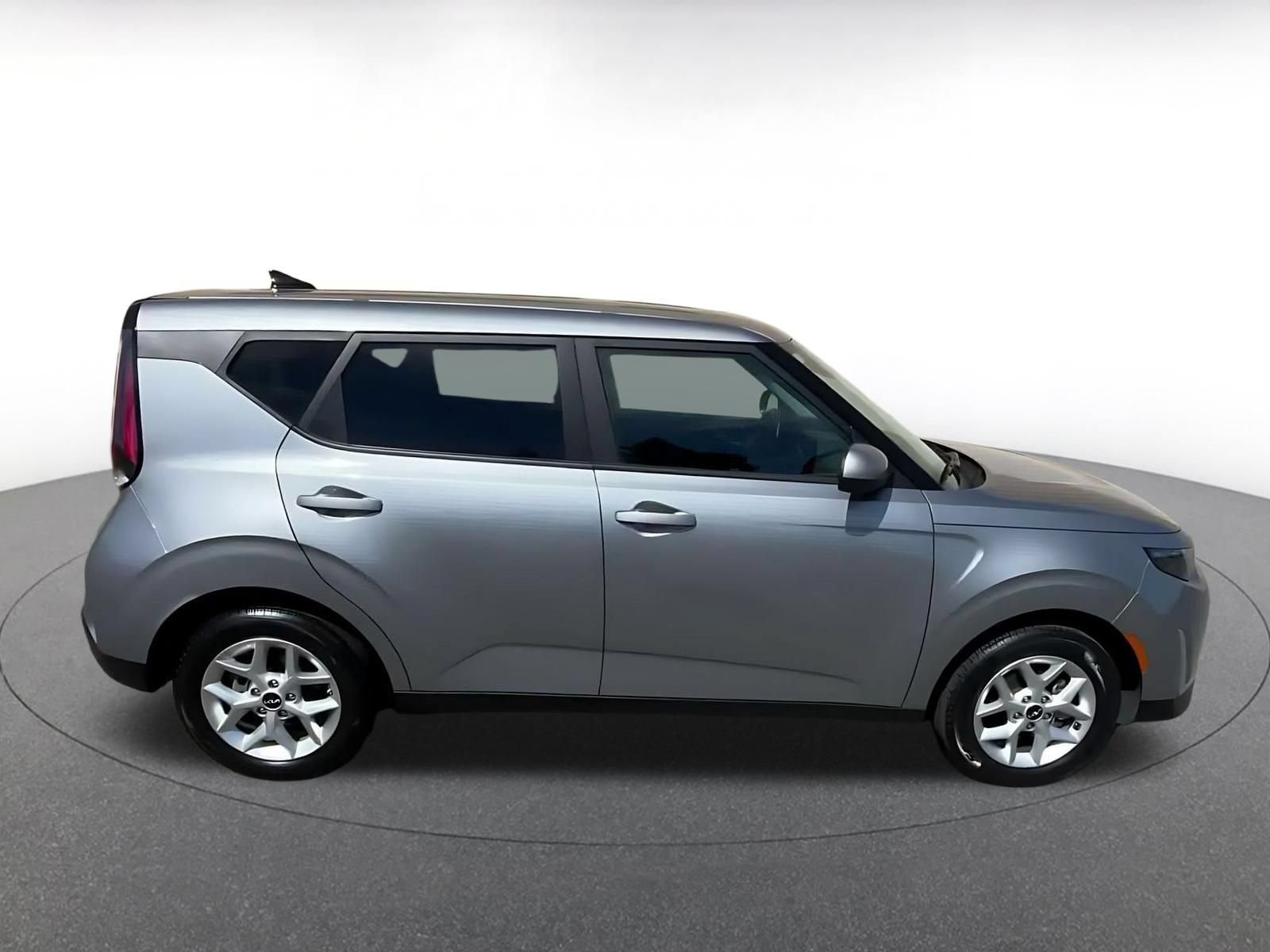 Used 2025 Kia Soul LX w/ LX Technology Package FWD image 15