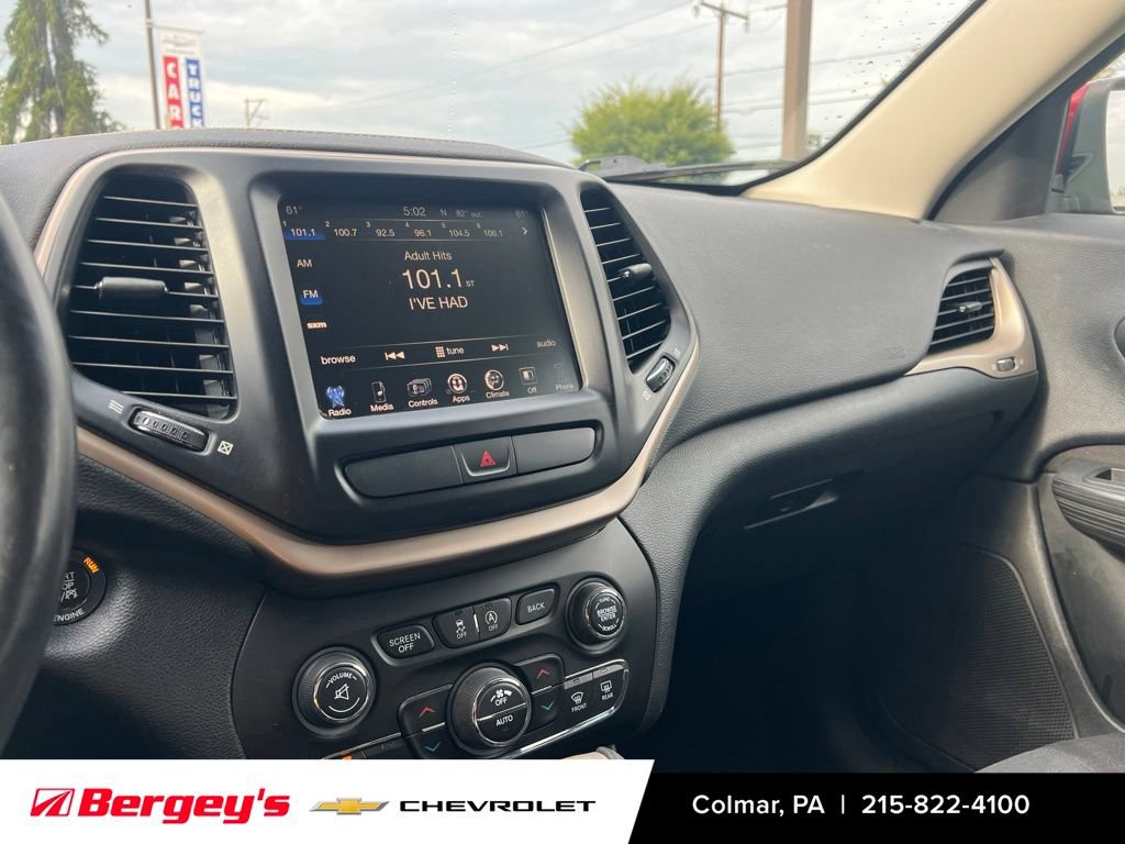 Used 2016 Jeep Cherokee Latitude w/ Comfort/Convenience Group AWD/4WD image 11