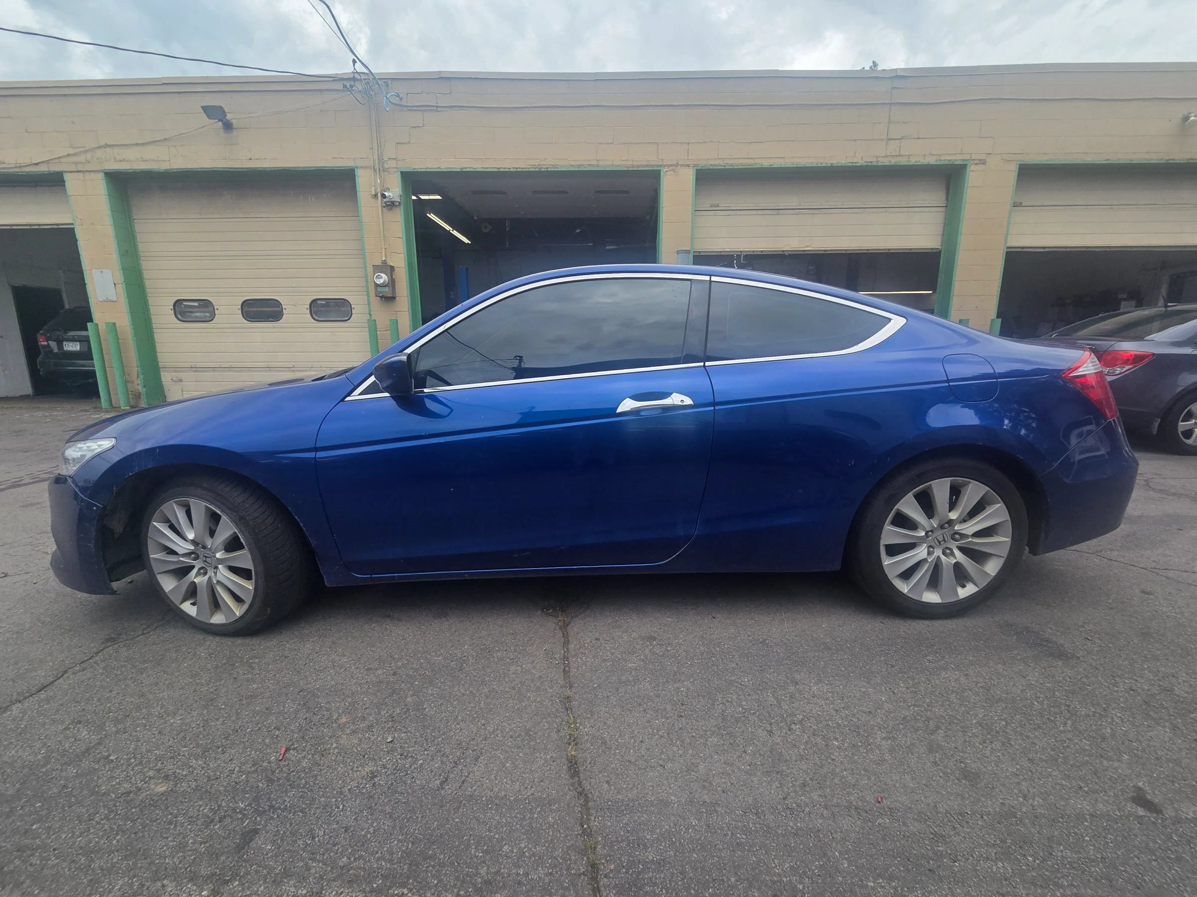 Used 2010 Honda Accord EX-L image 2