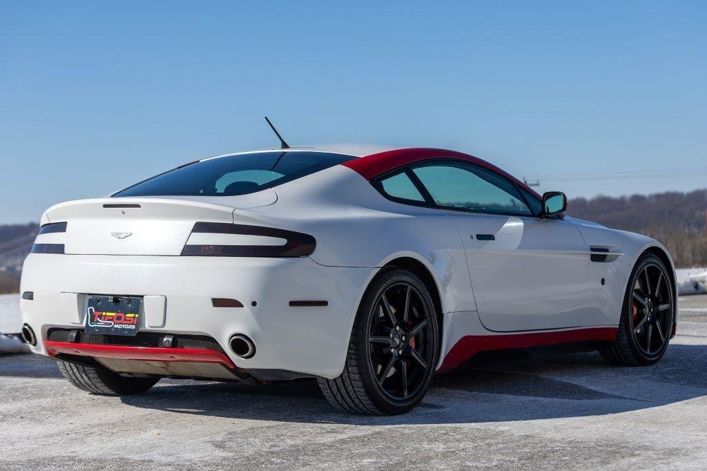 Used 2006 Aston Martin V8 Vantage Coupe image 32