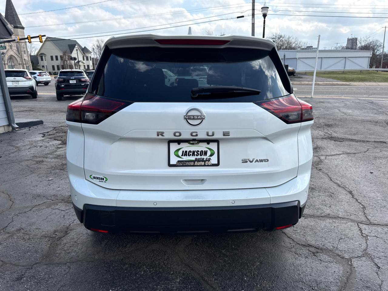 Used 2024 Nissan Rogue SV image 4