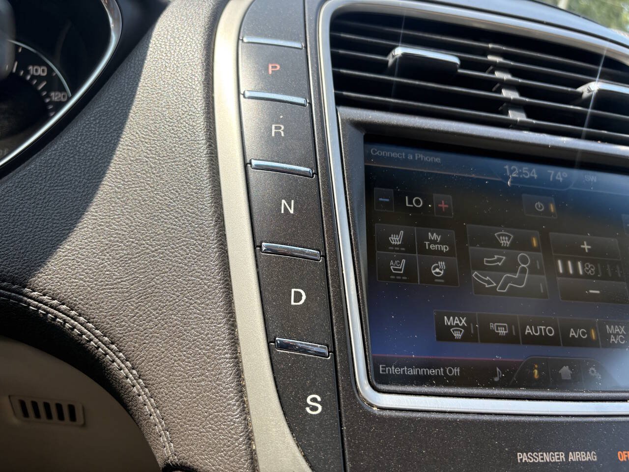 Used 2016 Lincoln MKX Reserve w/ Technology Package AWD/4WD image 17