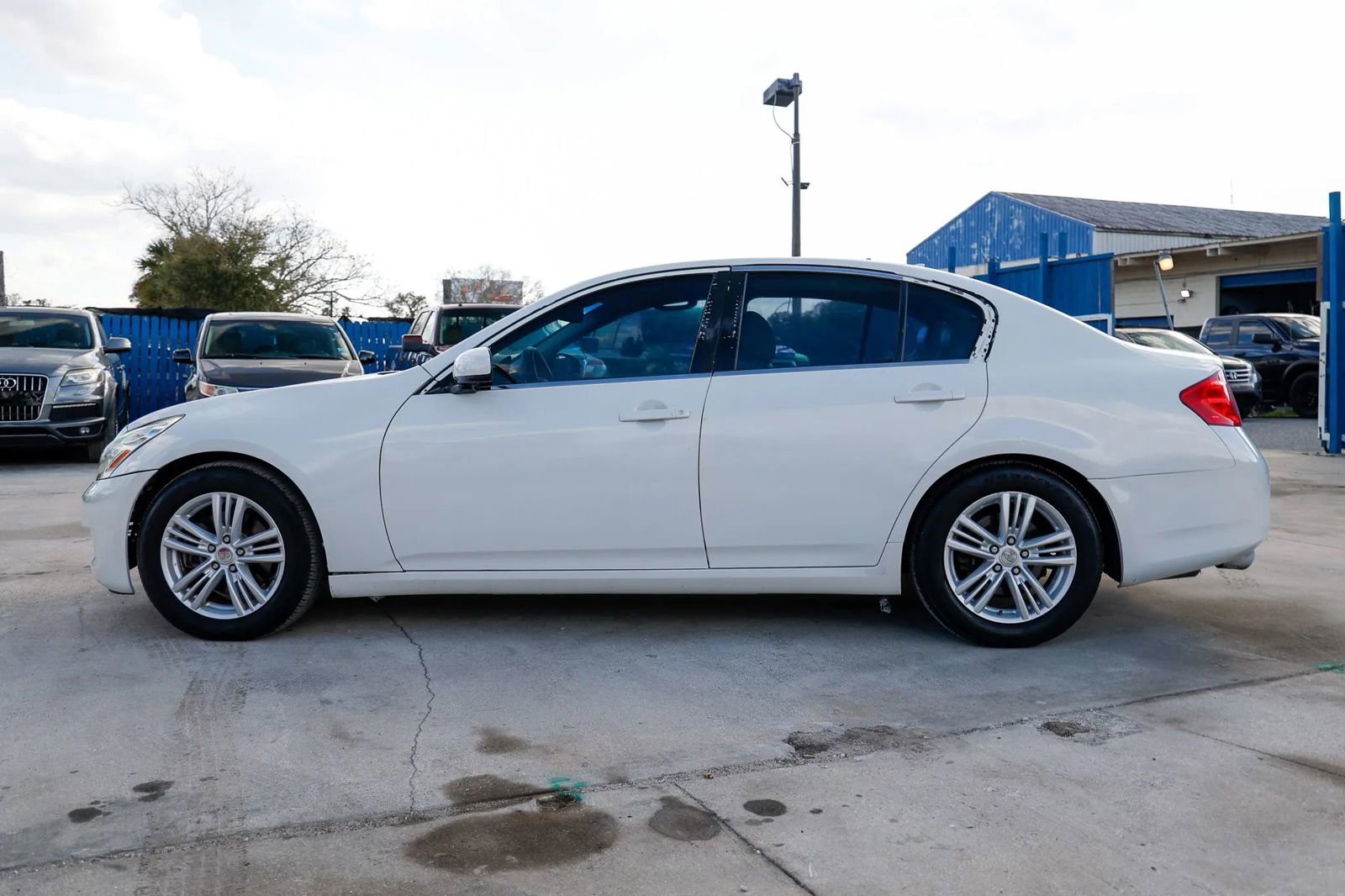 Used 2012 INFINITI G37 Journey w/ Premium Pkg image 3