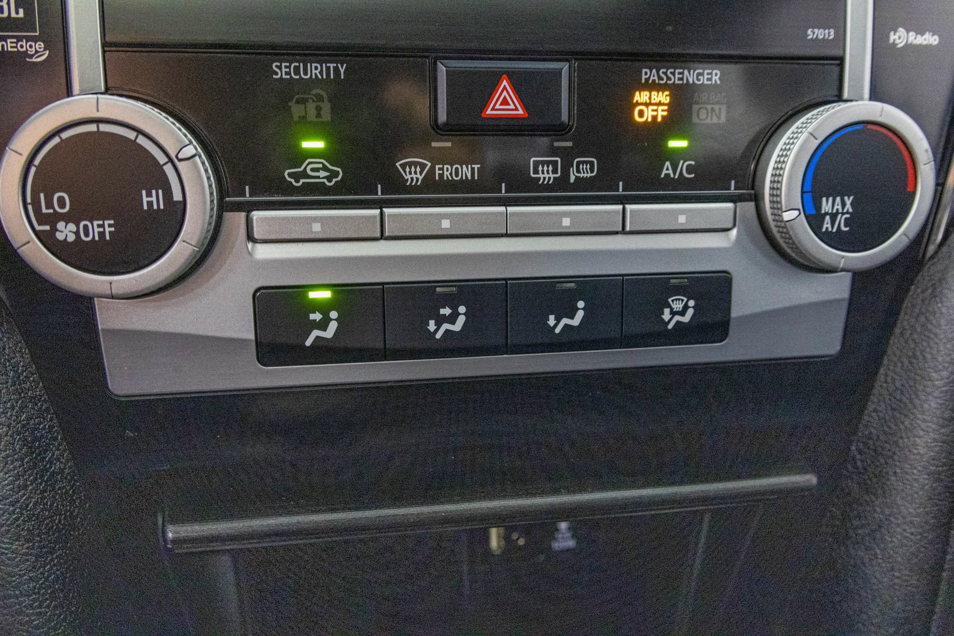Used 2012 Toyota Camry SE w/ Leather Pkg FWD image 29