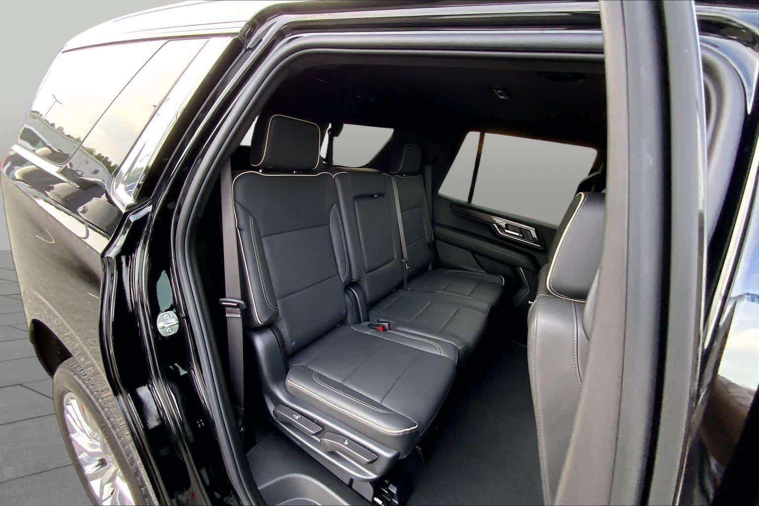 Used 2025 GMC Yukon Elevation AWD/4WD image 17