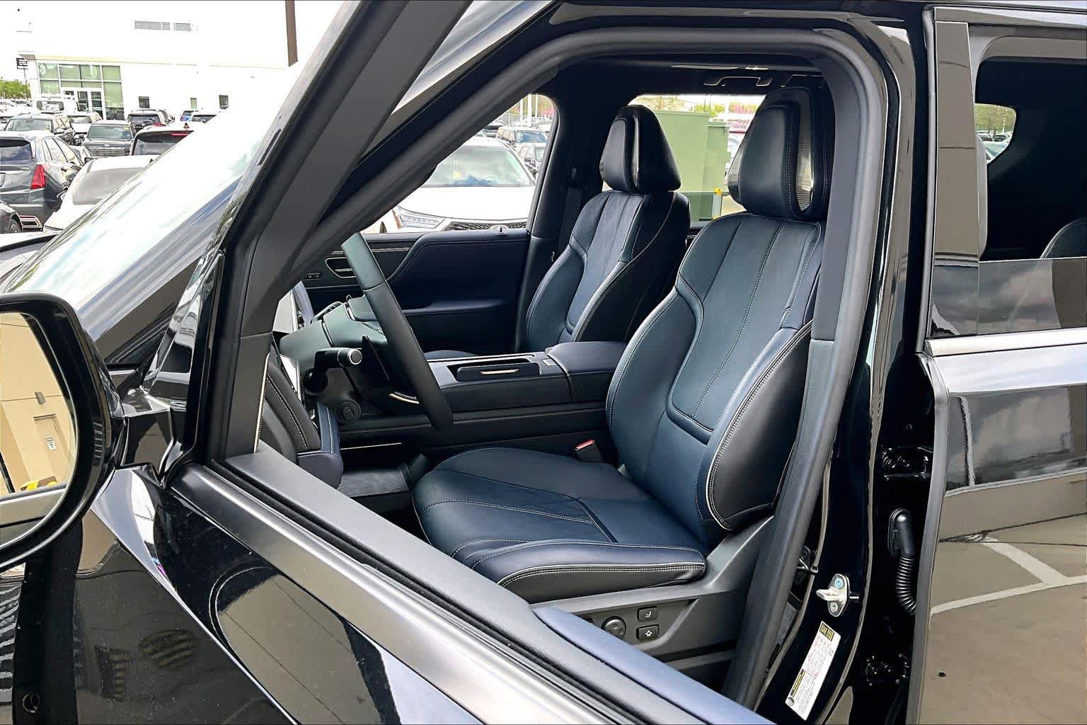 Used 2026 INFINITI QX80 4WD w/ Sport Exterior Package image 8