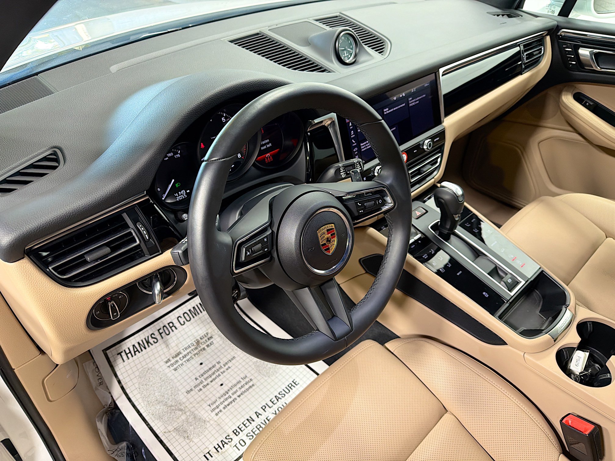 Certified 2025 Porsche Macan image 4