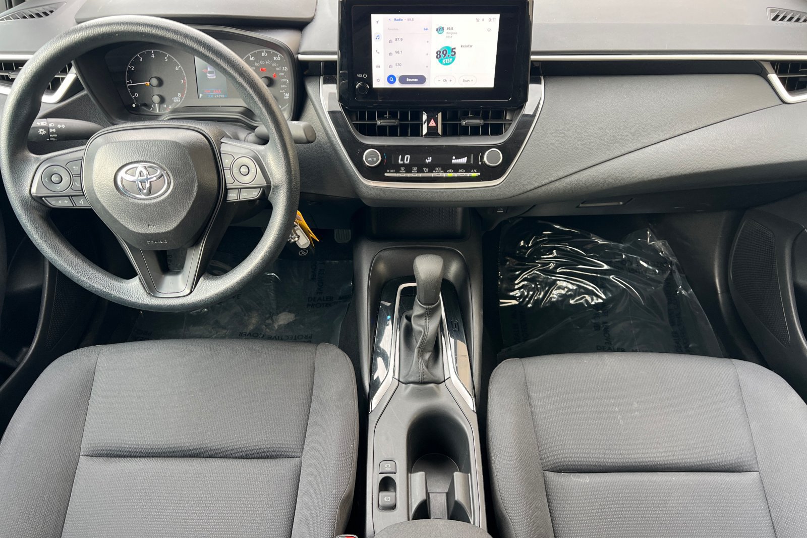Used 2025 Toyota Corolla LE FWD image 5