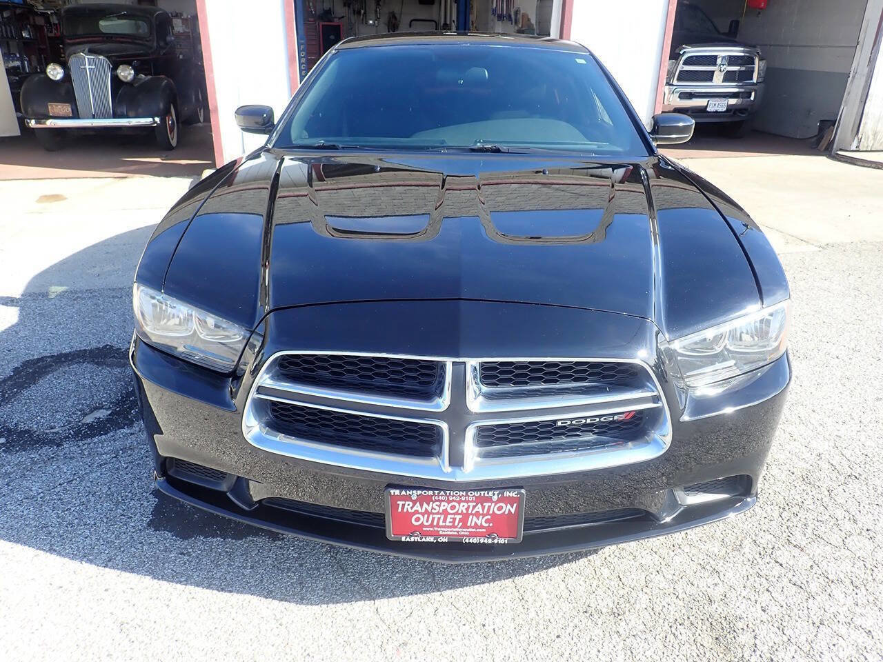 Used 2013 Dodge Charger SE image 3