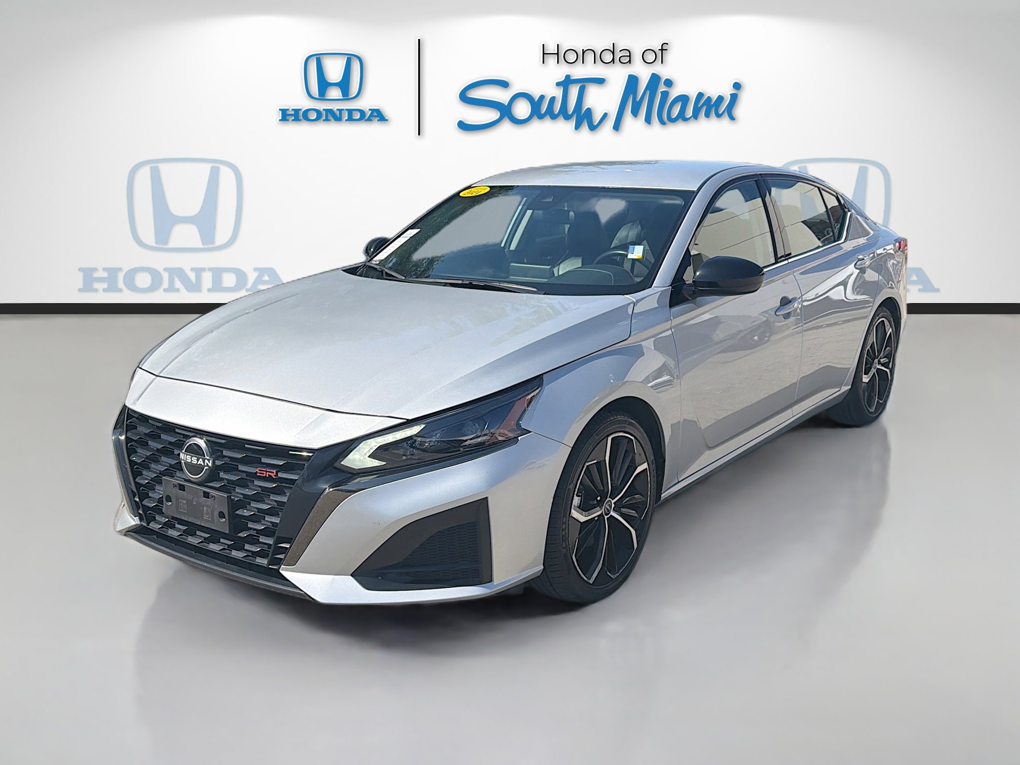 Used 2024 Nissan Altima 2.5 SR FWD image 3