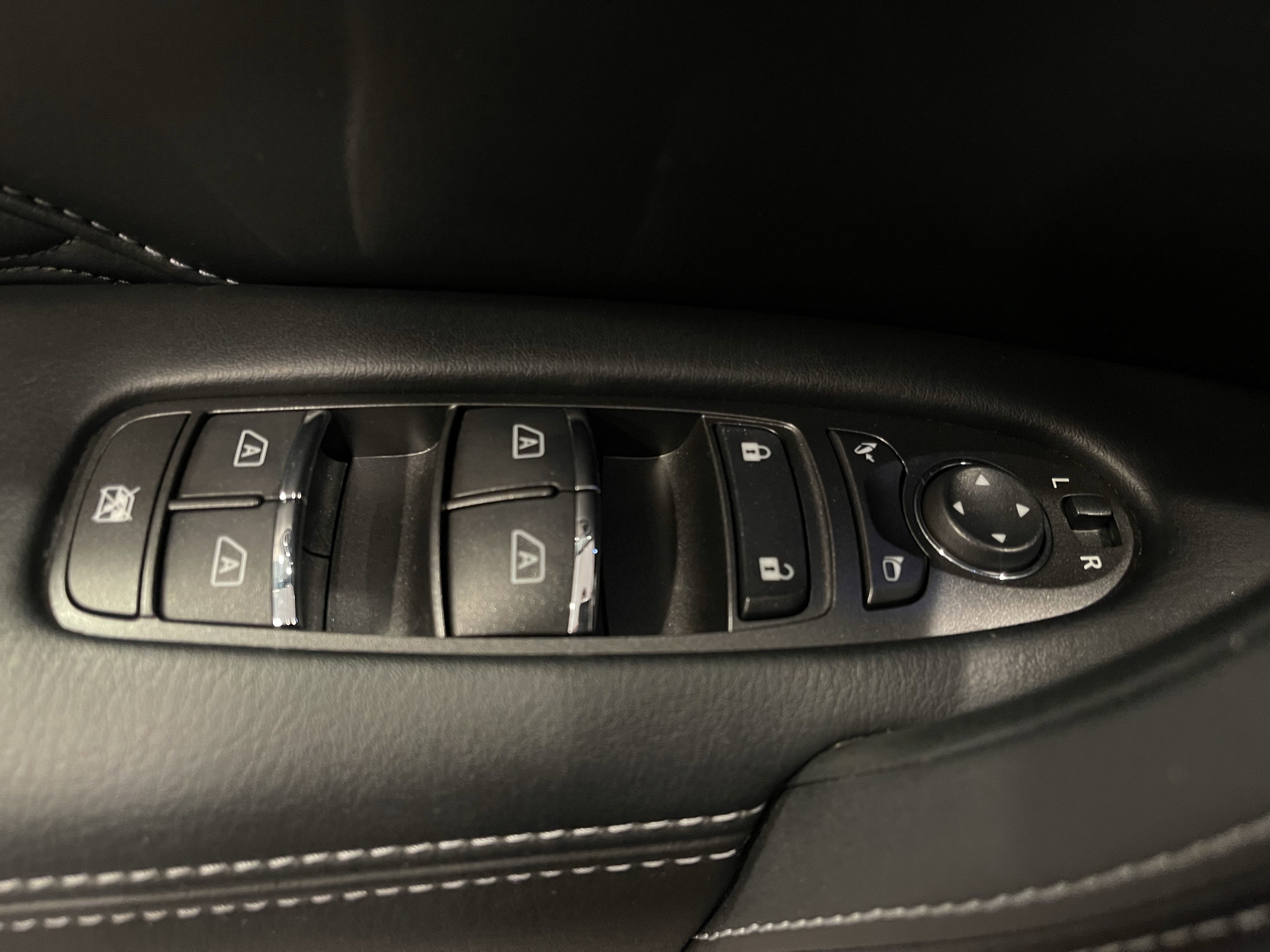 Used 2023 INFINITI QX80 Sensory w/ Cargo Package AWD/4WD image 12
