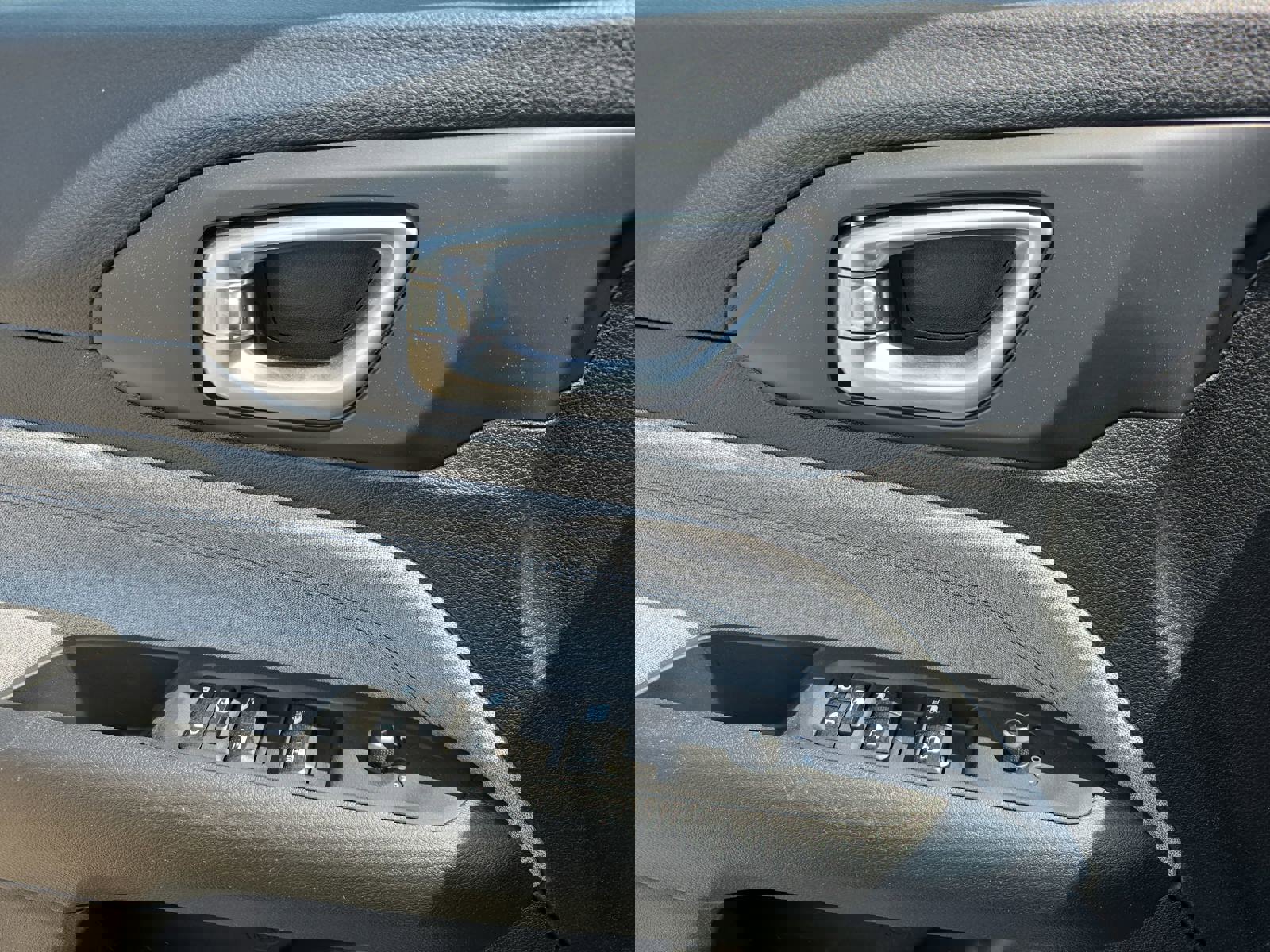 Used 2023 Jeep Compass Sport image 30