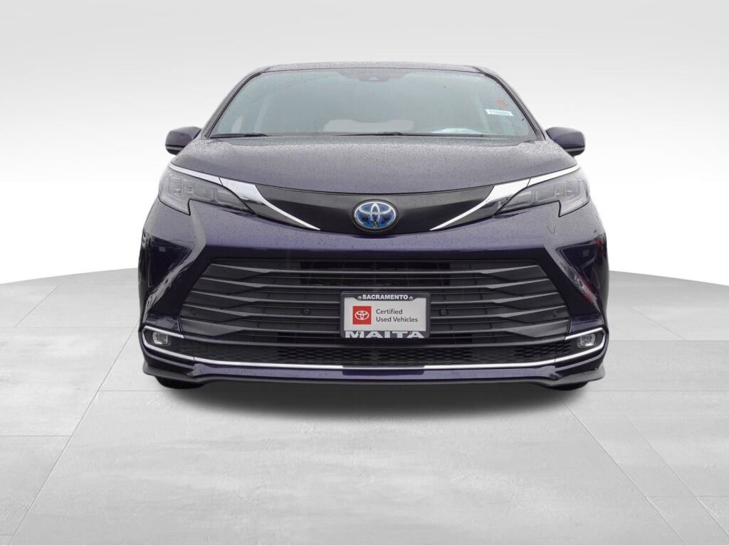 Certified 2024 Toyota Sienna XLE image 9
