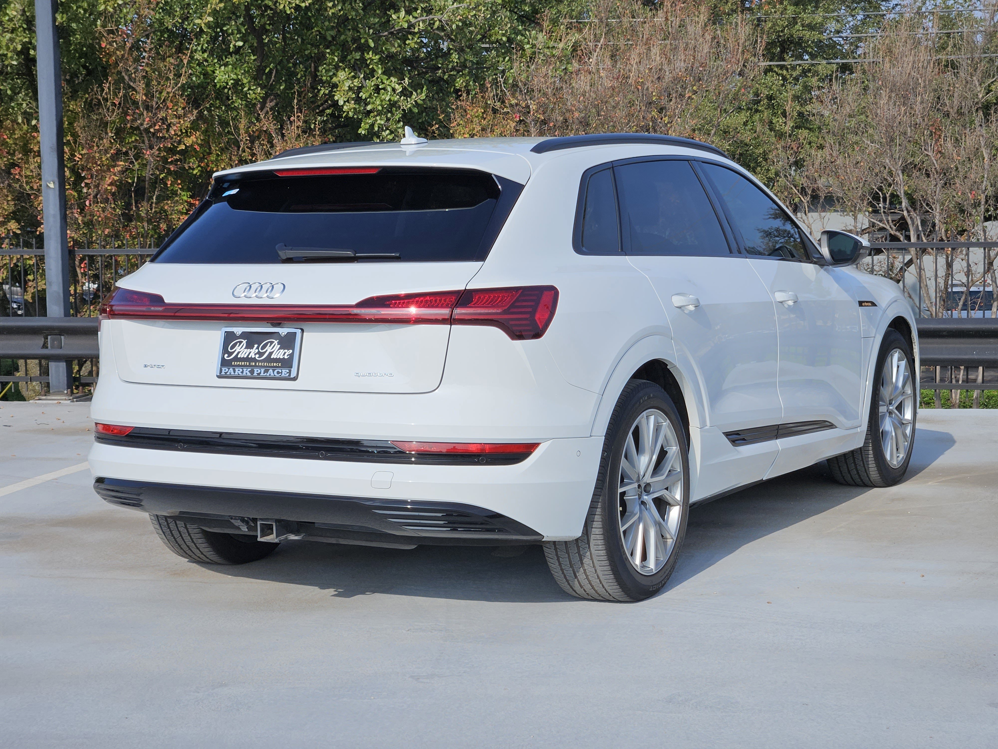 Used 2021 Audi e-tron Prestige w/ Prestige Package image 9