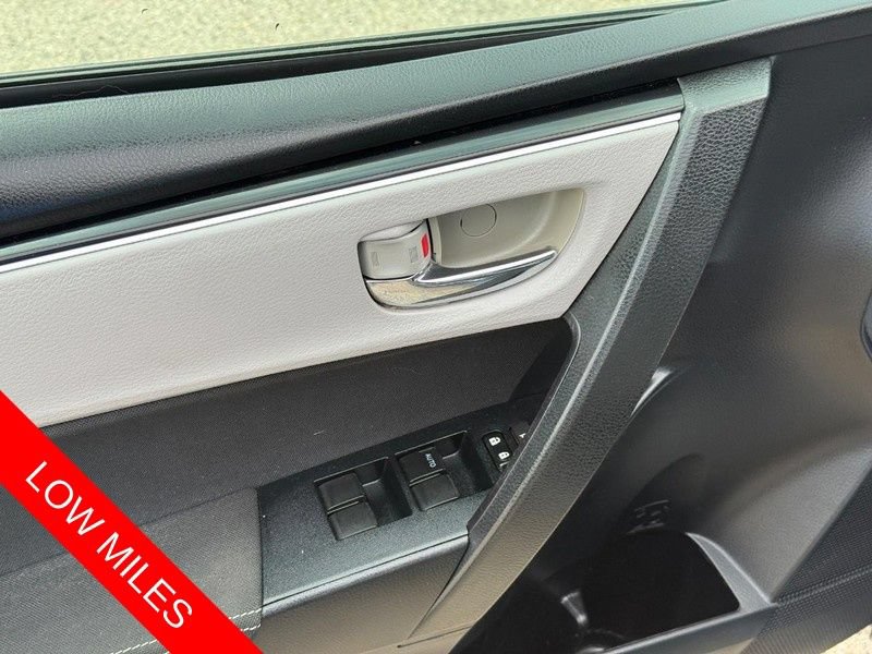 Used 2018 Toyota Corolla LE FWD image 18