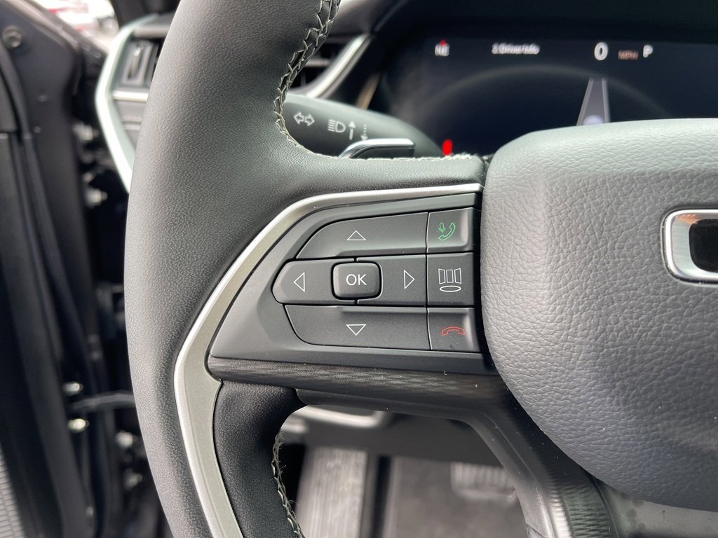 Used 2025 Jeep Grand Cherokee Laredo X w/ Luxury Tech Group I image 17