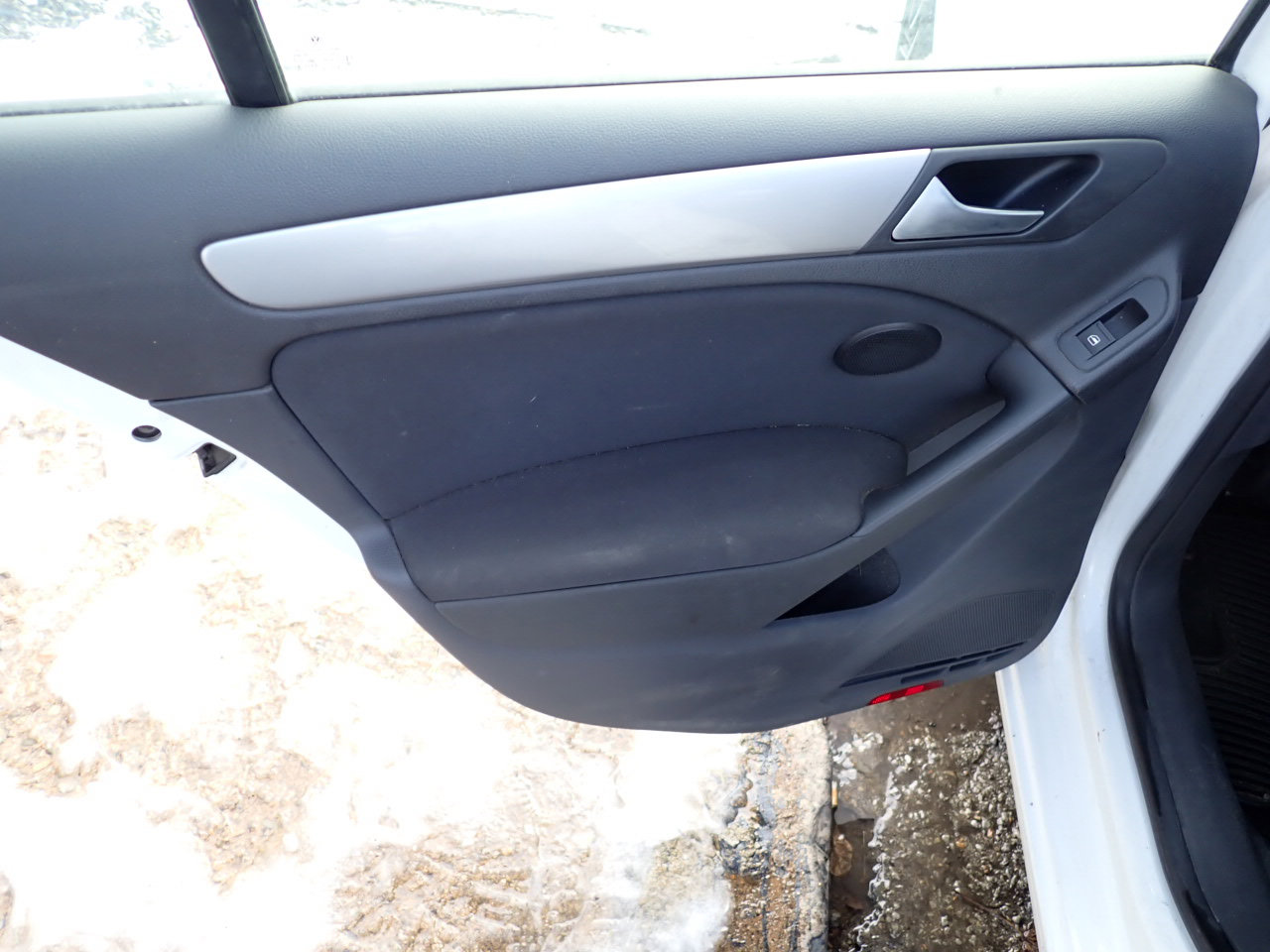 Used 2012 Volkswagen Golf 2.5L Conv & Sunroof 4 Door PZE image 23