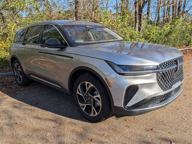 Used 2024 Lincoln Nautilus Premier image 8