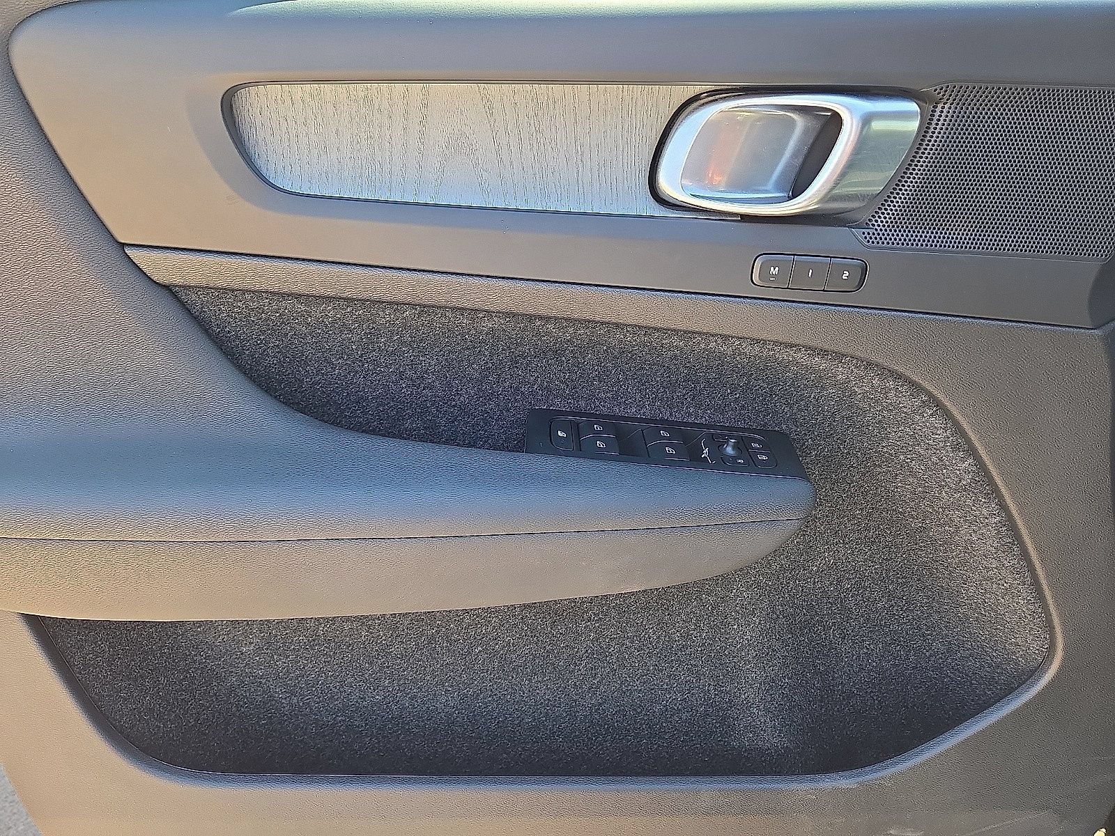Certified 2026 Volvo XC40 B5 Plus AWD/4WD image 21