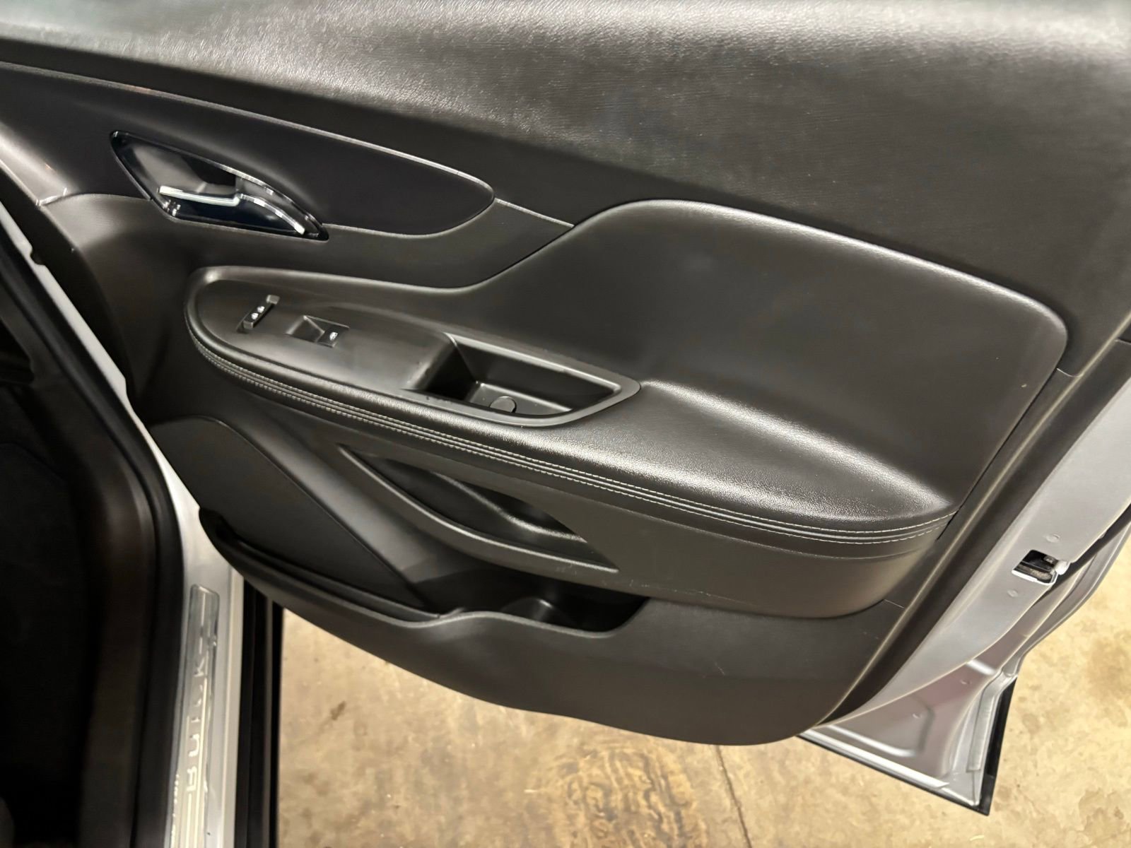 Used 2020 Buick Encore Preferred w/ Safety Package FWD image 22