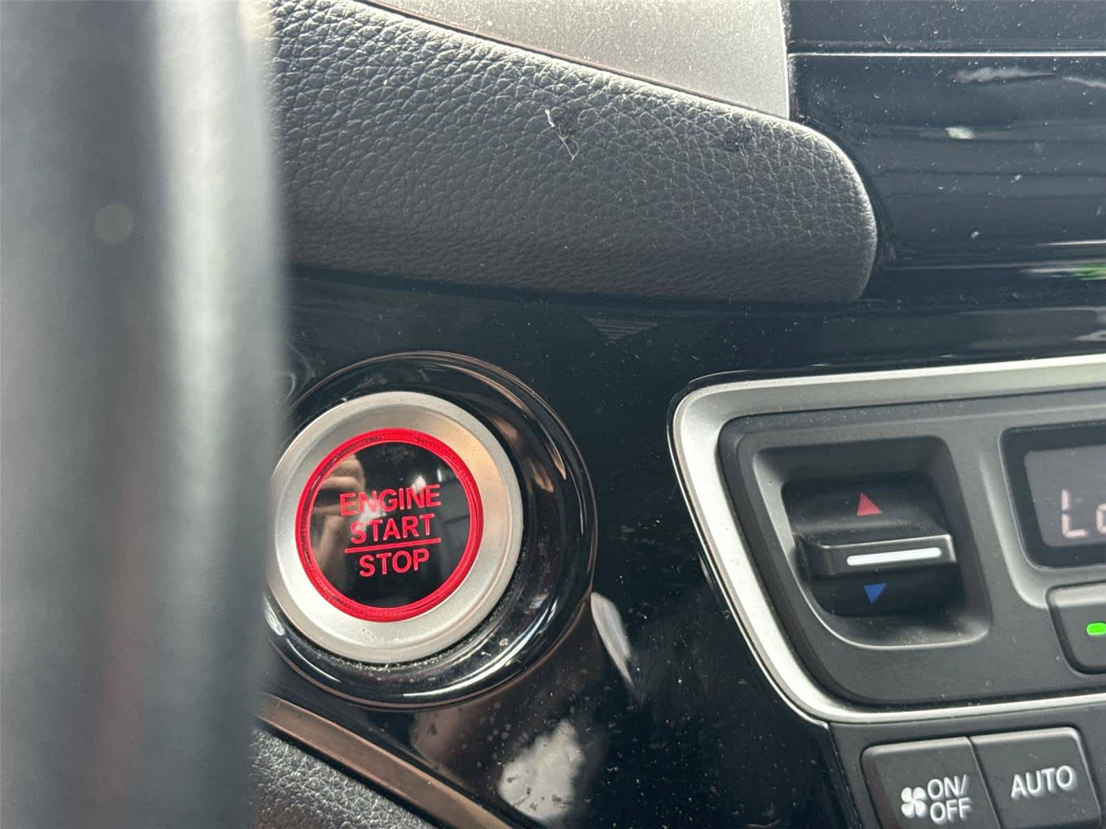 Used 2018 Honda Pilot Elite image 30