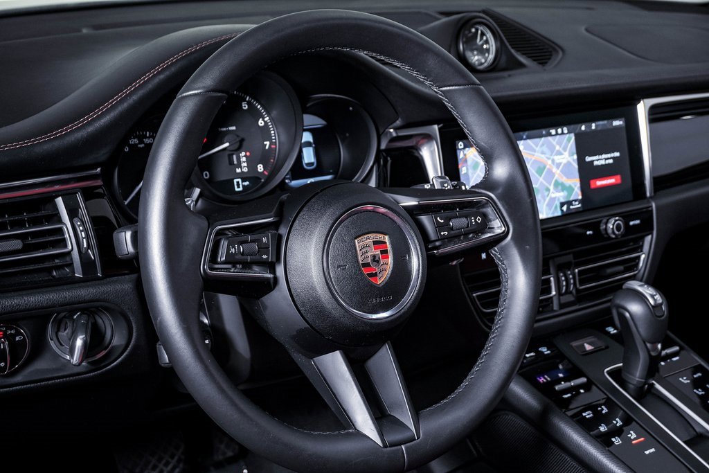 Certified 2025 Porsche Macan image 18