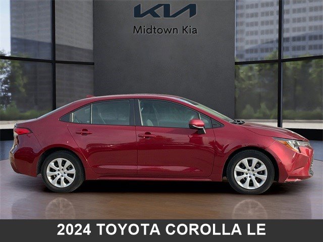 Used 2024 Toyota Corolla LE image 2