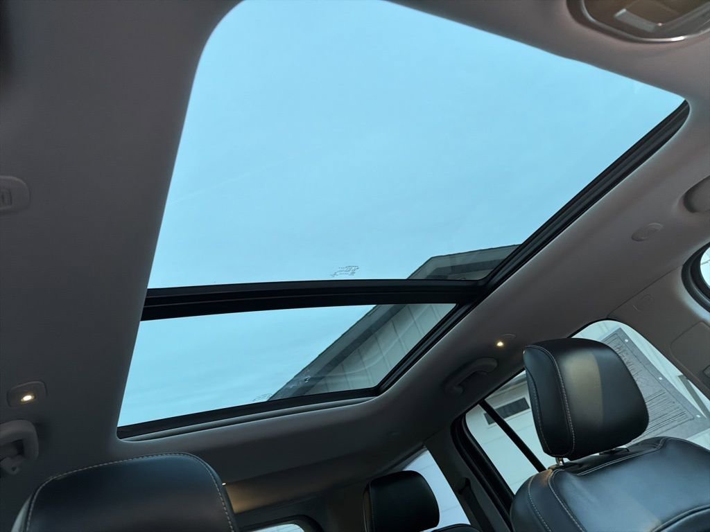 Used 2022 Jeep Grand Cherokee Limited image 24