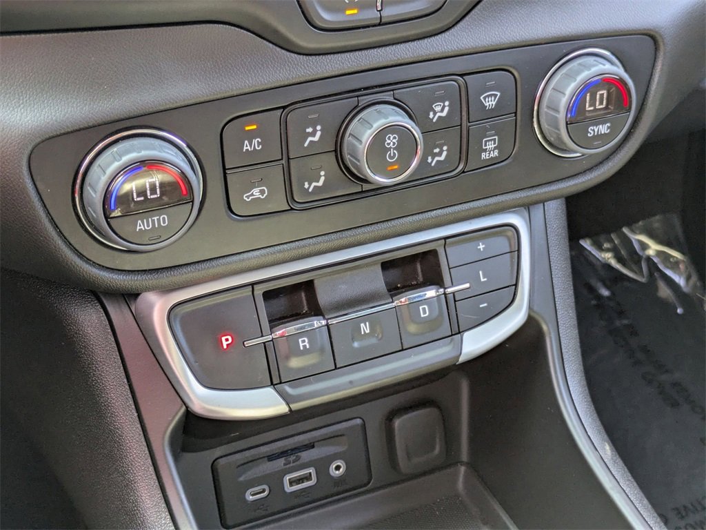 Used 2023 GMC Terrain SLT image 22