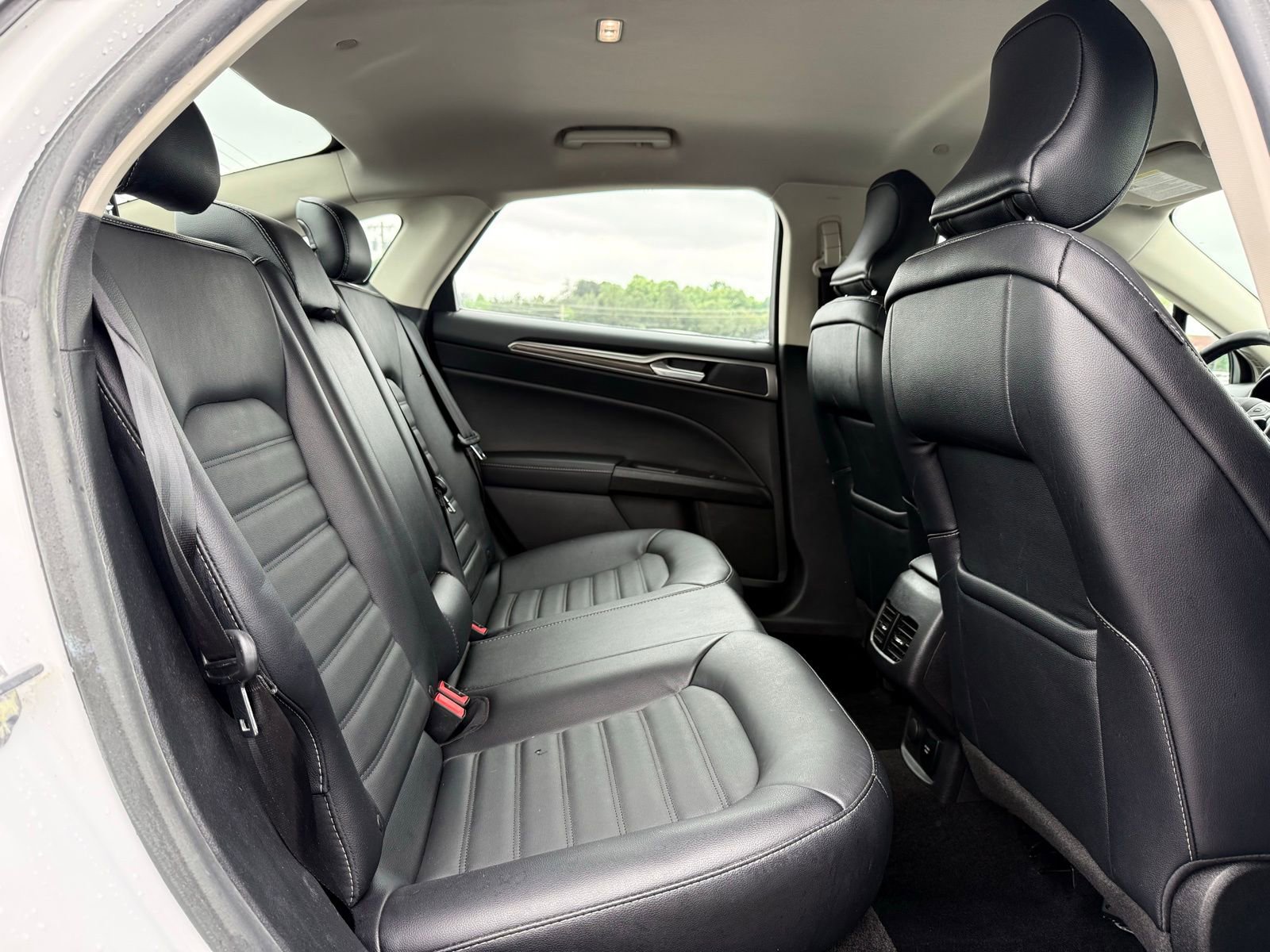 Used 2018 Ford Fusion SE w/ Equipment Group 602A FWD image 17
