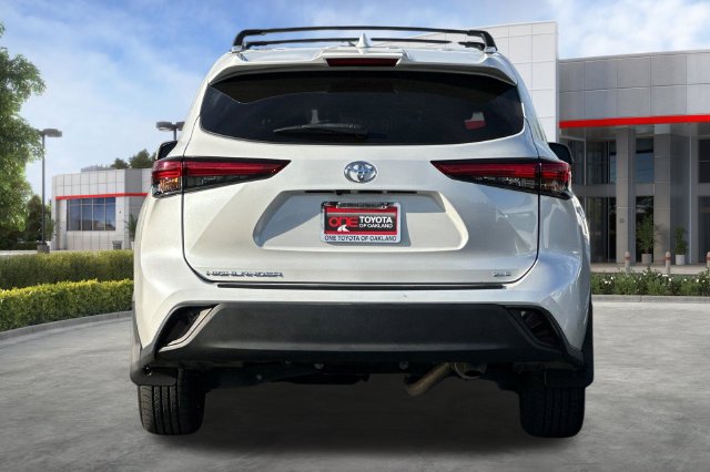 Used 2023 Toyota Highlander XLE FWD image 5