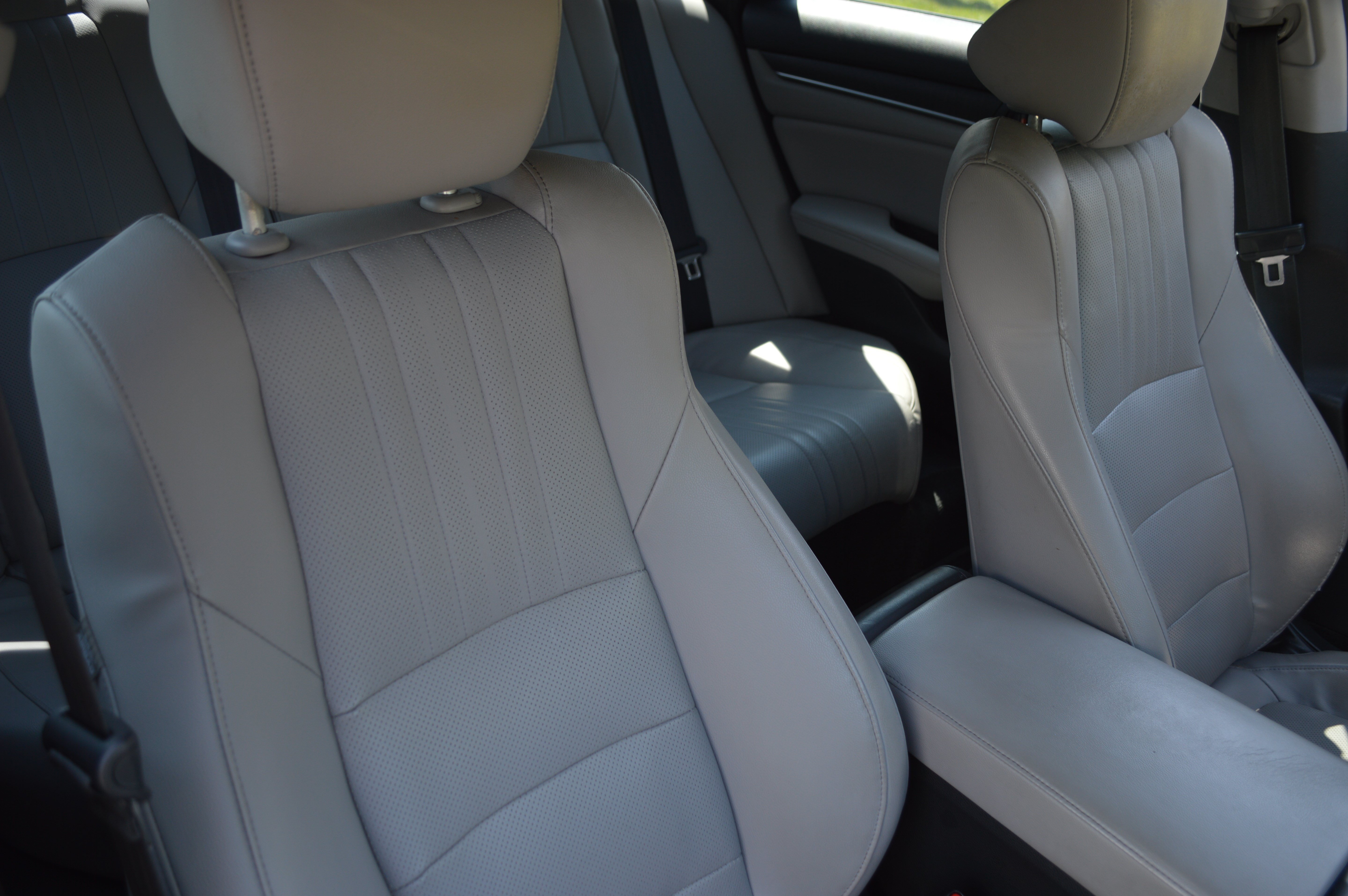 Used 2018 Honda Accord Touring image 32