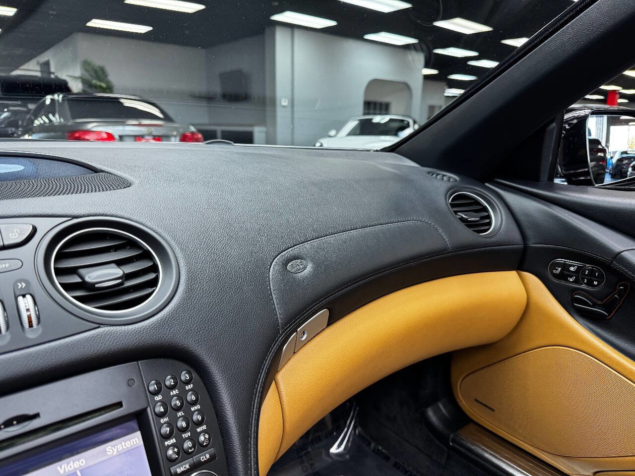 Used 2011 Mercedes-Benz SL 550 image 37