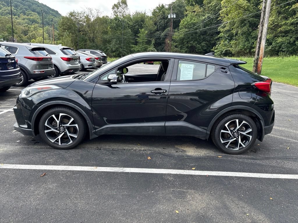 Used 2018 Toyota C-HR XLE FWD image 2