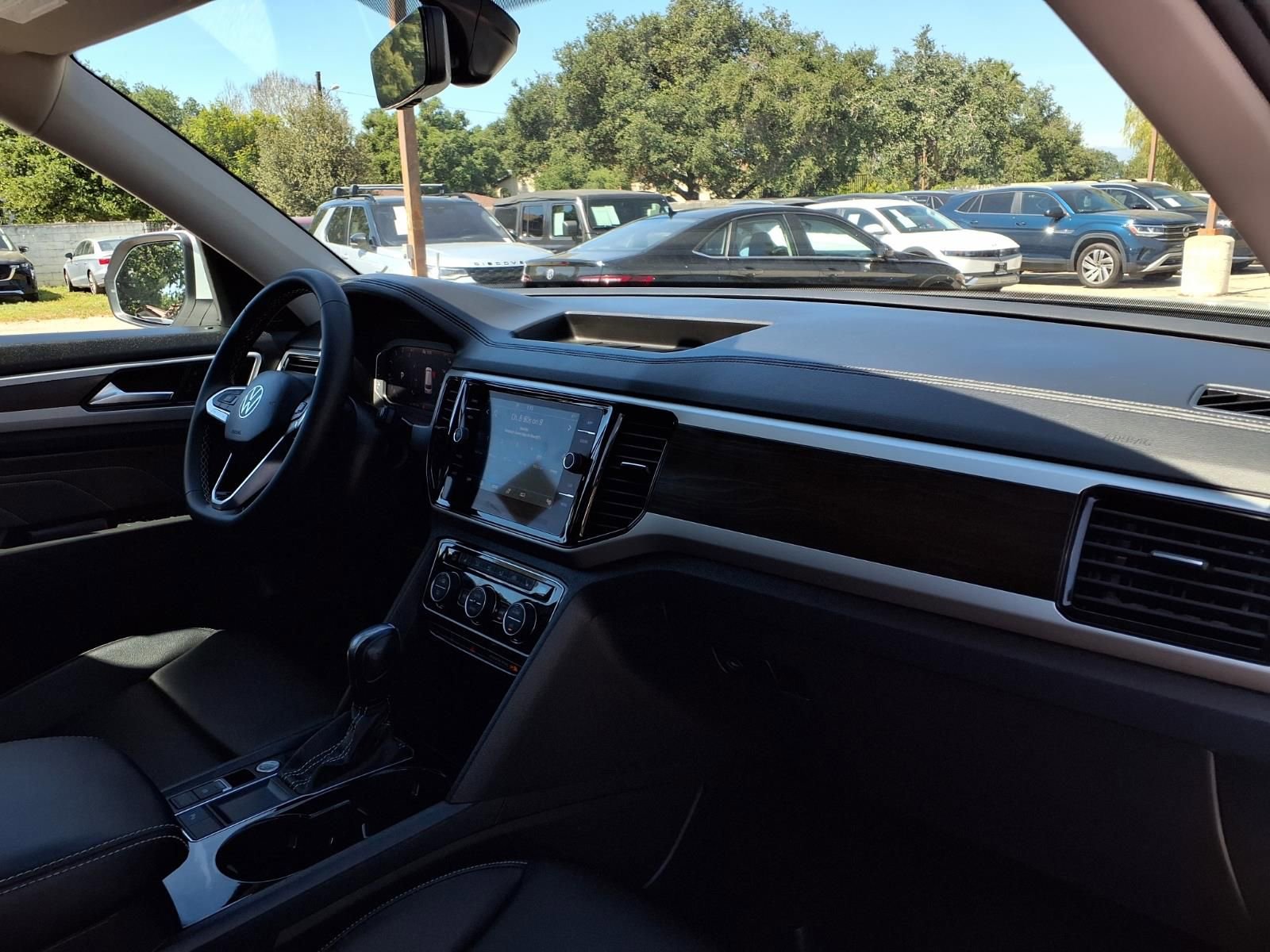 Used 2023 Volkswagen Atlas SE w/ Panoramic Sunroof Package image 24