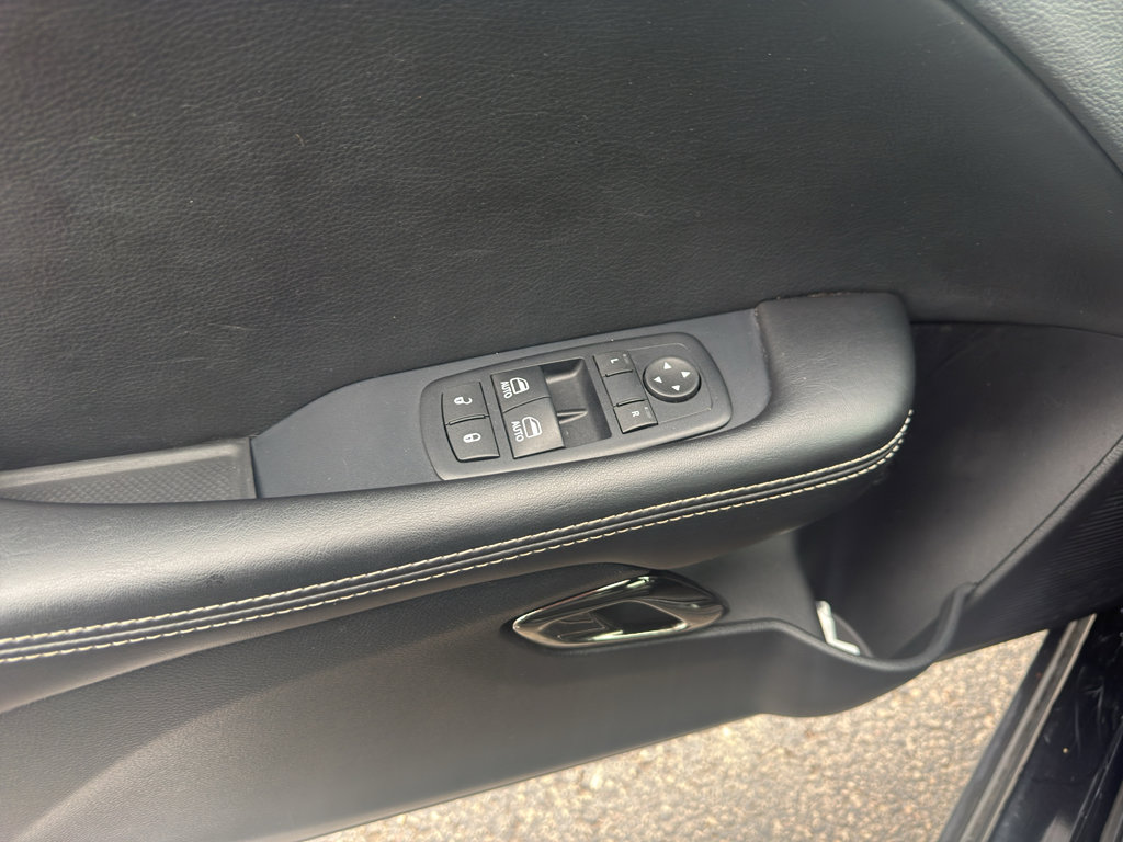 Used 2015 Dodge Challenger SRT Hellcat RWD image 9