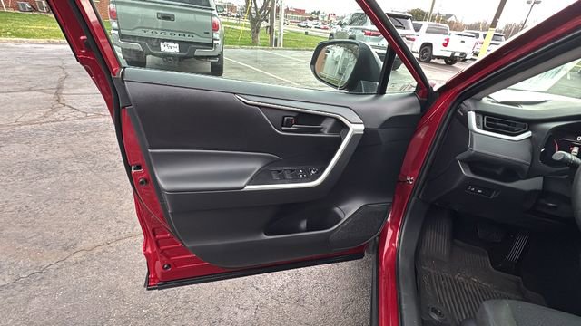 Used 2024 Toyota RAV4 LE image 9