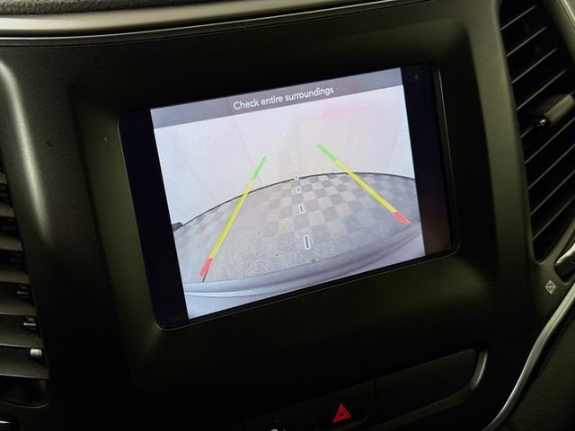 Used 2019 Jeep Cherokee Latitude Plus w/ Cold Weather Group image 14