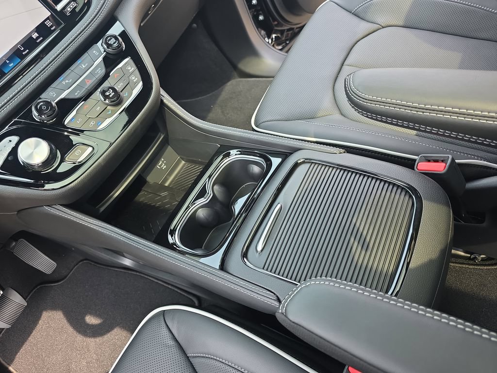 New 2027 Chrysler Pacifica Limited AWD/4WD image 29