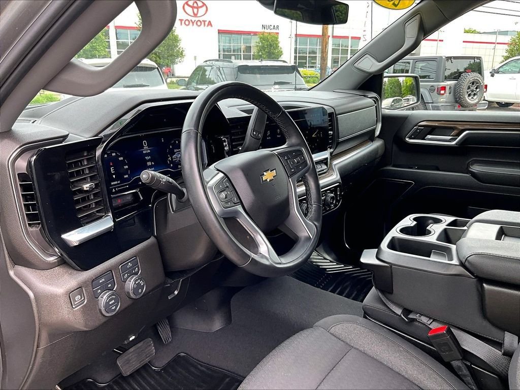 Used 2024 Chevrolet Silverado 1500 LT AWD/4WD image 8