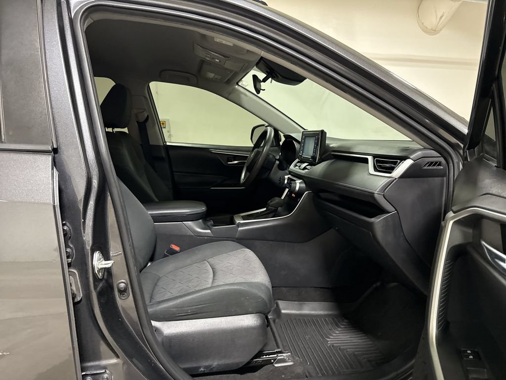 Used 2020 Toyota RAV4 XLE AWD/4WD image 21