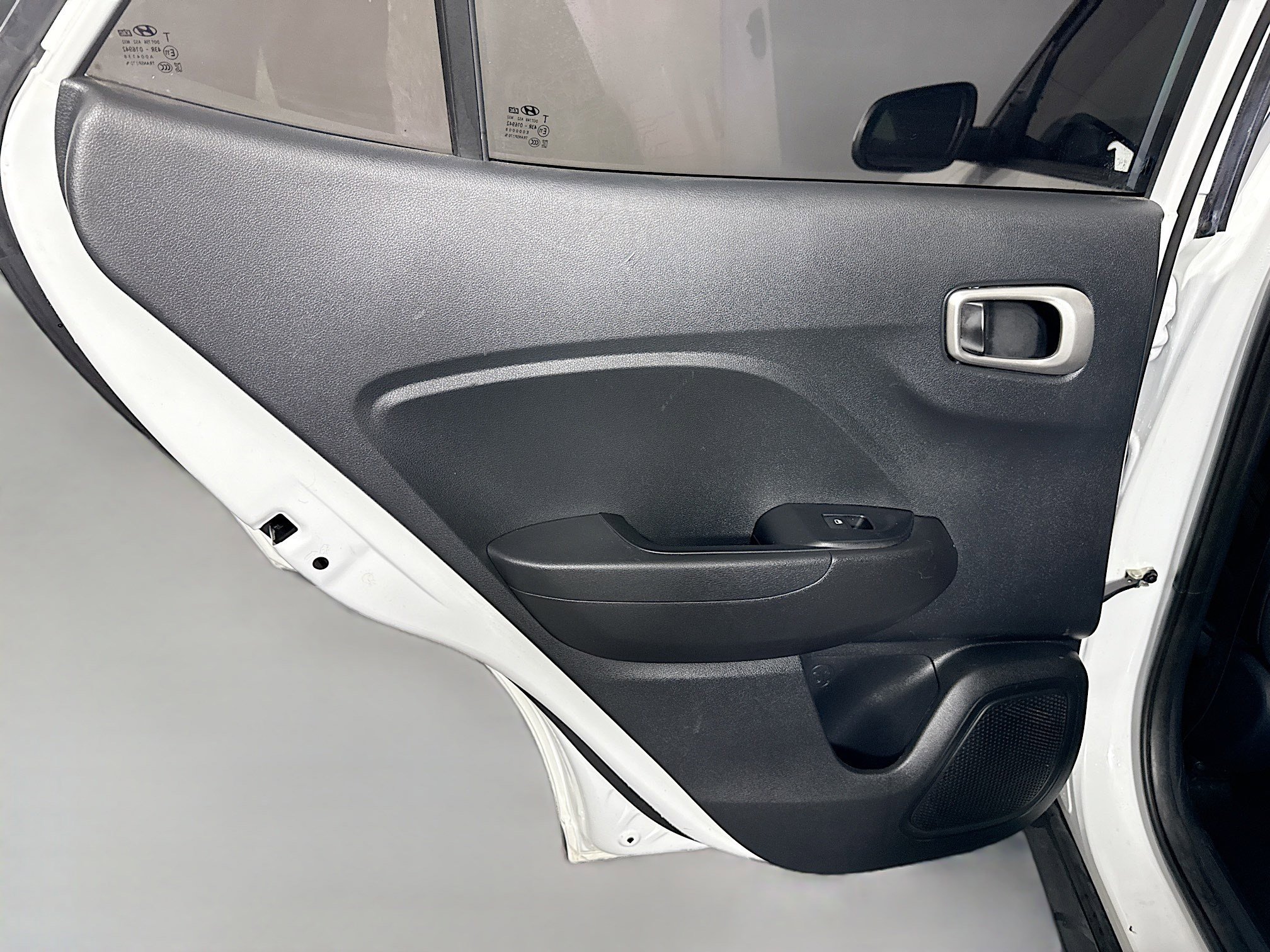 Used 2023 Hyundai Venue SEL w/ Cargo Package image 25