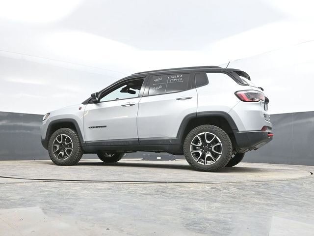 Used 2025 Jeep Compass Trailhawk AWD/4WD image 46